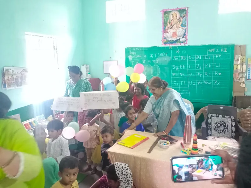 आंगनबाड़ी केंद्र 15 व 16 के बच्चों का पोलिपाथर प्राथमिक एवं माध्यमिक शाला में हुआ एक्सपोजर भ्रमण