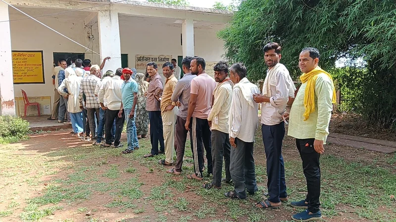 दतिया विधानसभा उप निर्वाचन 2026 लोकतंत्र के महापर्व में मतदाताओं ने उत्साहपूर्वक किया मतदान दतिया विधानसभा…