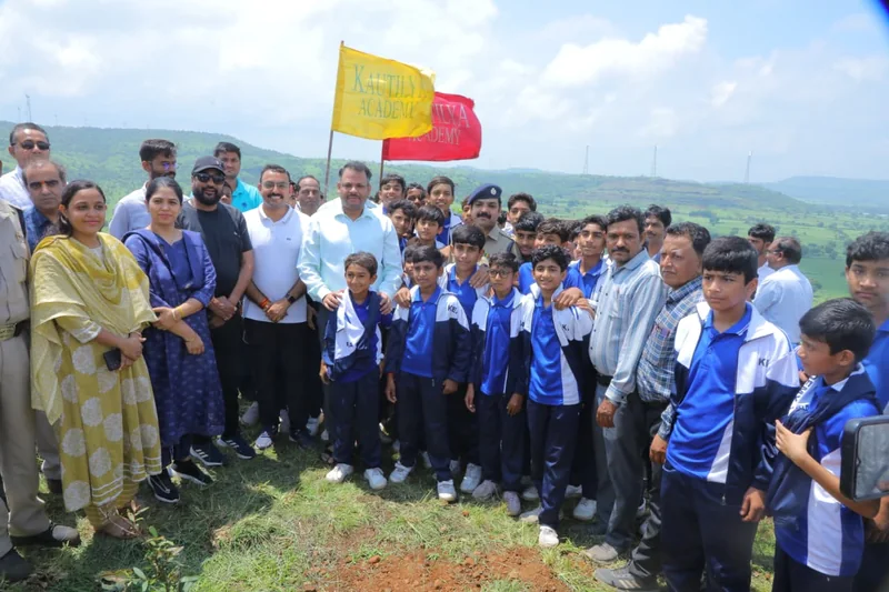 शंकरगढ़ पहाड़ी पर एक पौधा मां के नाम अभियान के तहत 10 हजार पौधों का रोपण हुआ