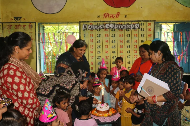 सक्षम आंगनबाडी केंद्र में मनाया गया अरोही आफ्रीम की जन्मदिन