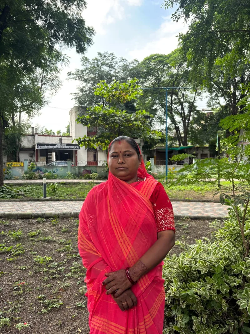 समूह से मिला सहारा, साड़ी की दुकान से बढ़ी नाथी गणावा की आमदनी