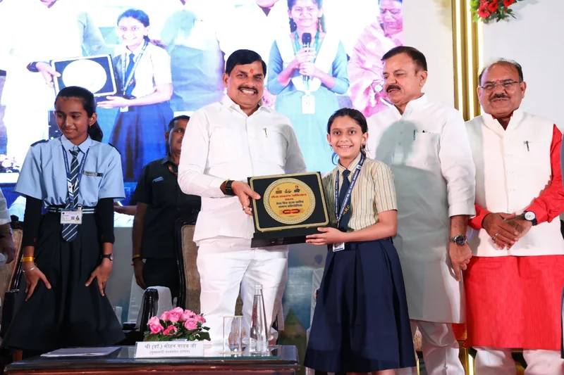 मुख्‍यमंत्री डॉ.मोहन यादव ने छात्रा श्रीजी मिश्रा को राज्‍य स्तरीय भाषण प्रतियोगिता में प्रथम स्थान प्राप्‍त…