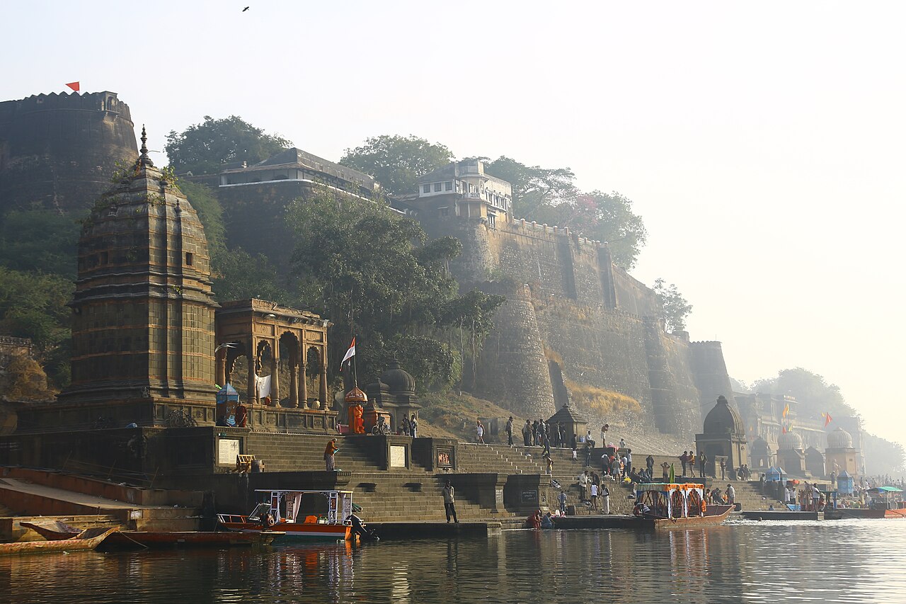 Maheshwar fort